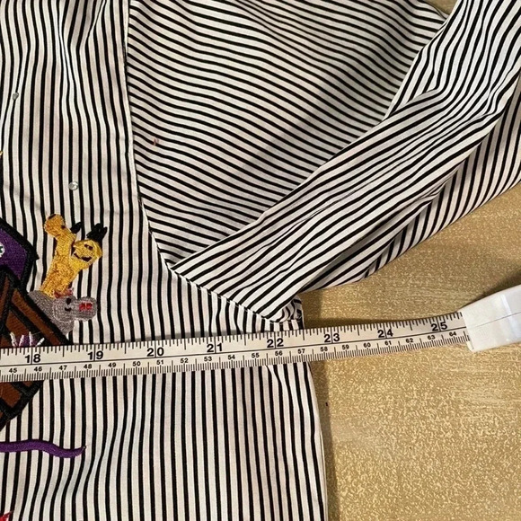 VINTAGE “The Quacker Factory” black and white, striped button down shirt - Picture 7 of 9